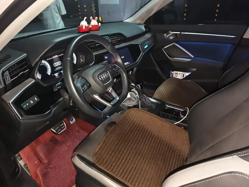 Audi Q3 2023 car image #7