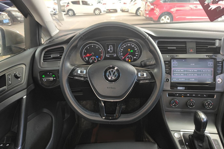 Volkswagen Golf 2014 car image #11