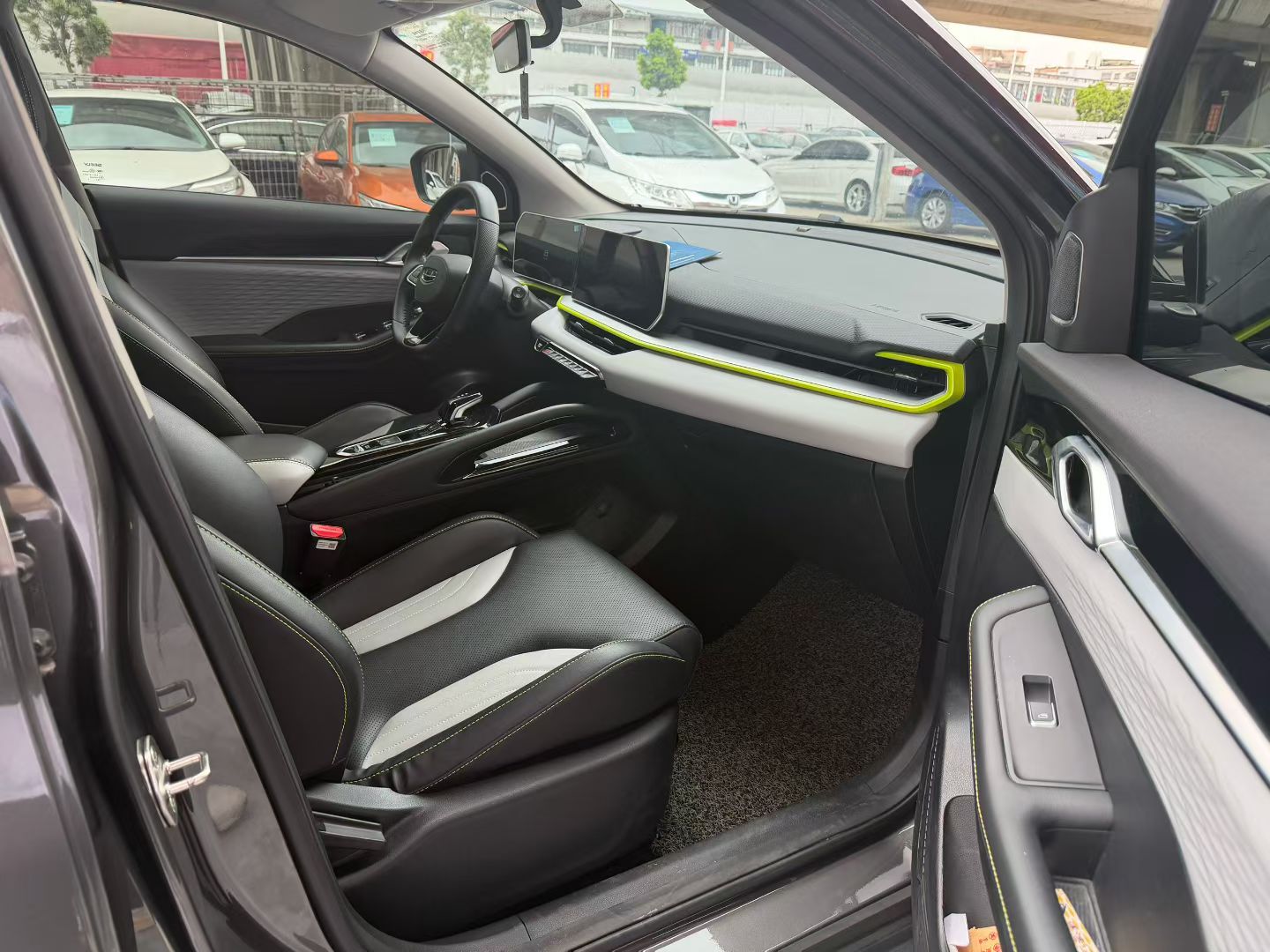 GEELY Coolray 2023 изображение автомобиля #5