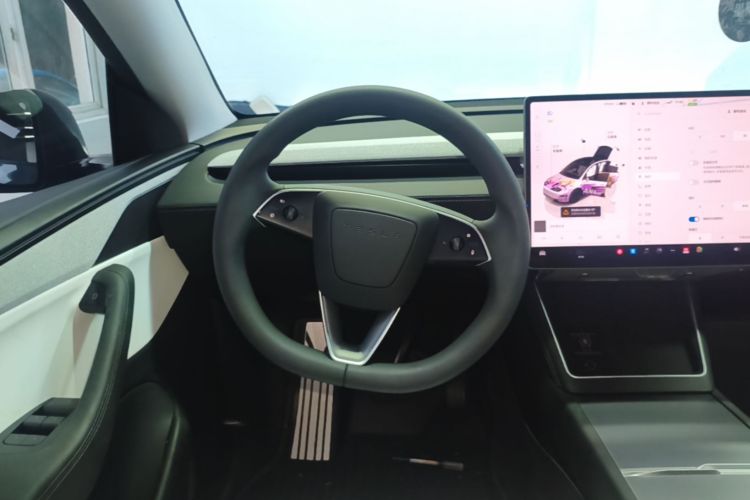Tesla Model Y 2025 #15 Tesla Model Y 2025 car image #15