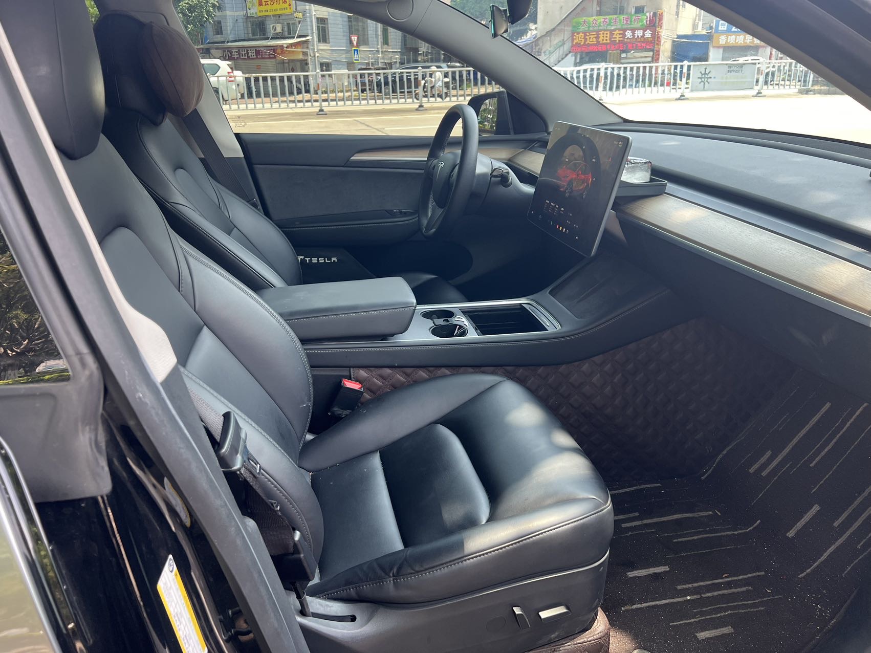 Tesla Model Y 2022 car image #8