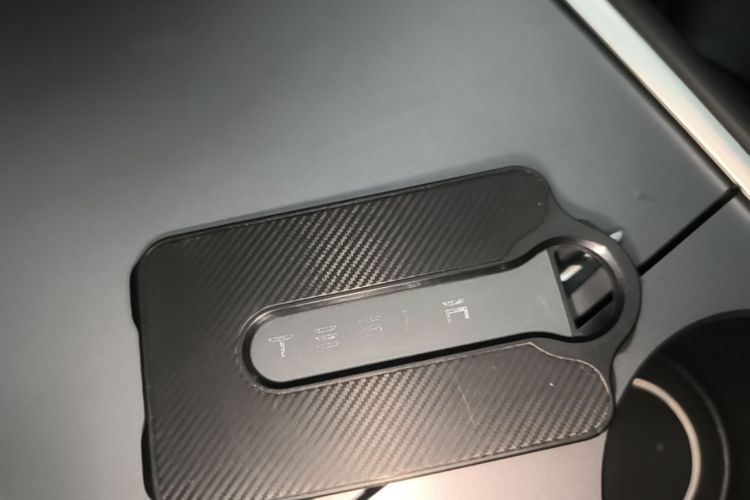 Tesla Model Y 2023 car image #9