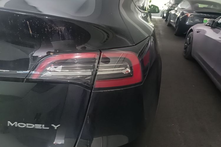 Tesla Model Y 2022 immagine di auto #8