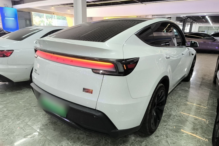 Tesla Model Y 2025 #7 Tesla Model Y 2025 immagine di auto #7