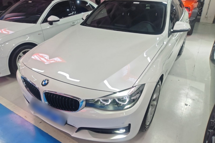 BMW 3 Series GT 2019 immagine di auto #2