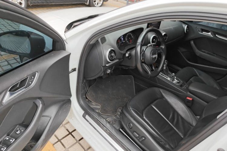 Audi A3 2019 car image #16