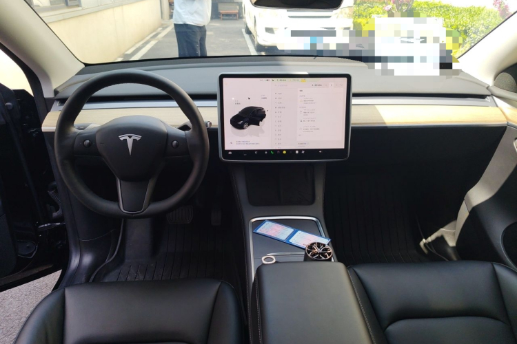Tesla Model Y 2023 #7 Tesla Model Y 2023 car image #7