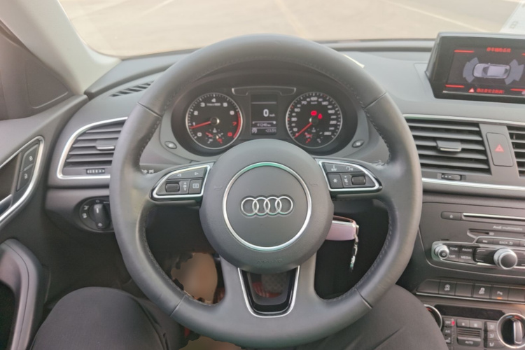 Audi Q3 2019 car image #11