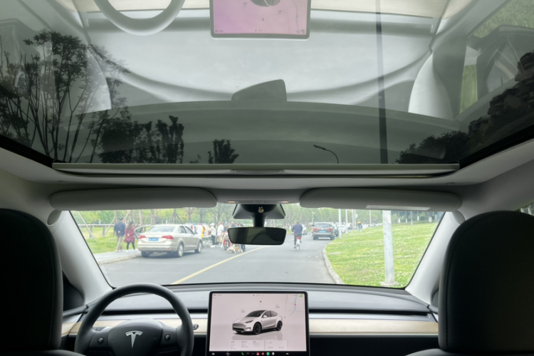 Tesla Model Y 2022 car image #26