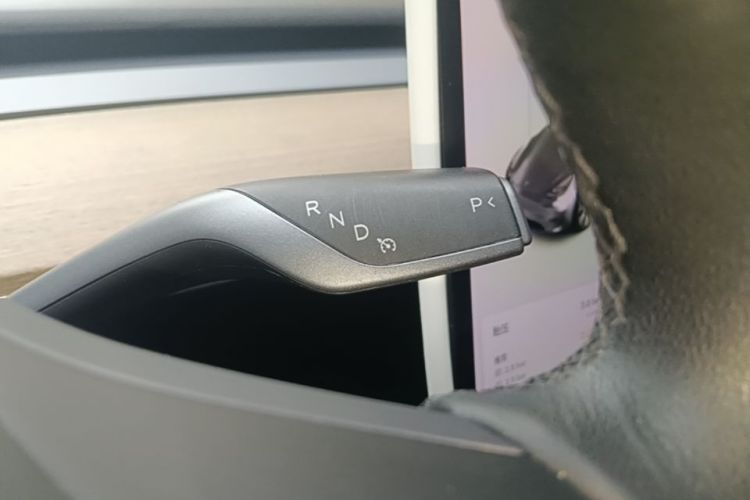 Tesla Model Y 2021 #18 Tesla Model Y 2021 car image #18