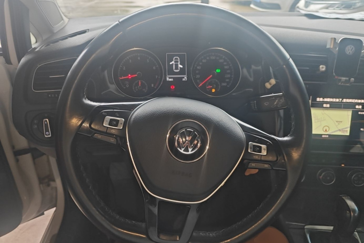 Volkswagen Golf 2020 car image #11