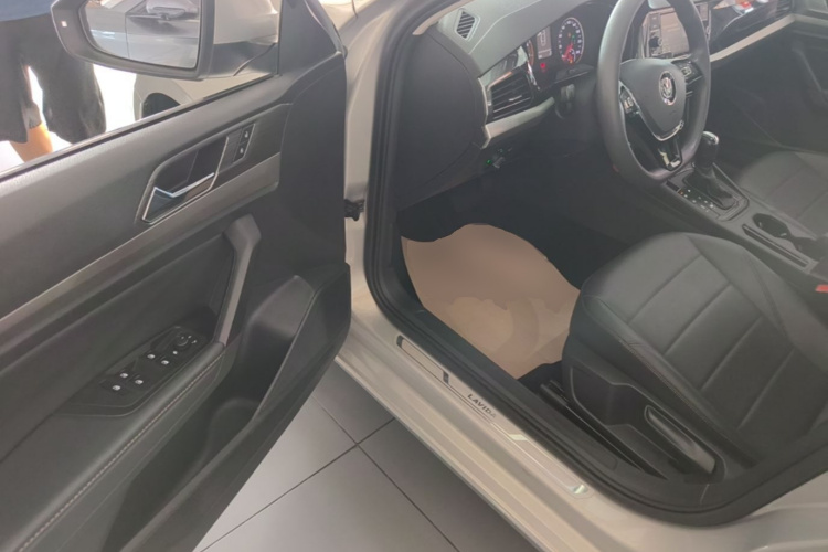 Volkswagen Lavida 2020 car image #16