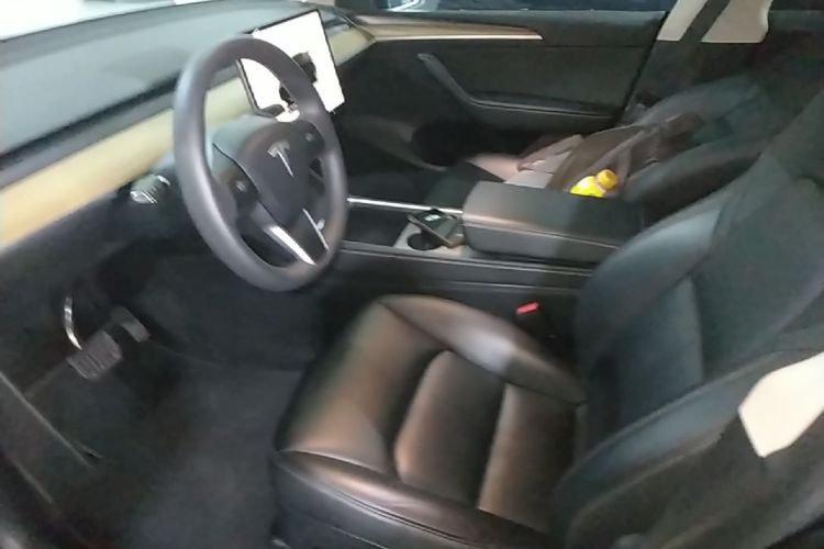 Tesla Model Y 2023 immagine di auto #15