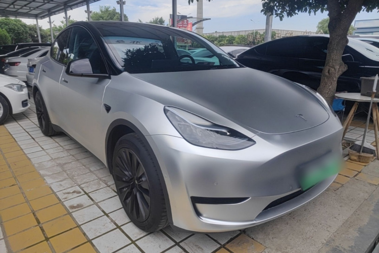 Tesla Model Y 2023 #4 Tesla Model Y 2023 car image #4