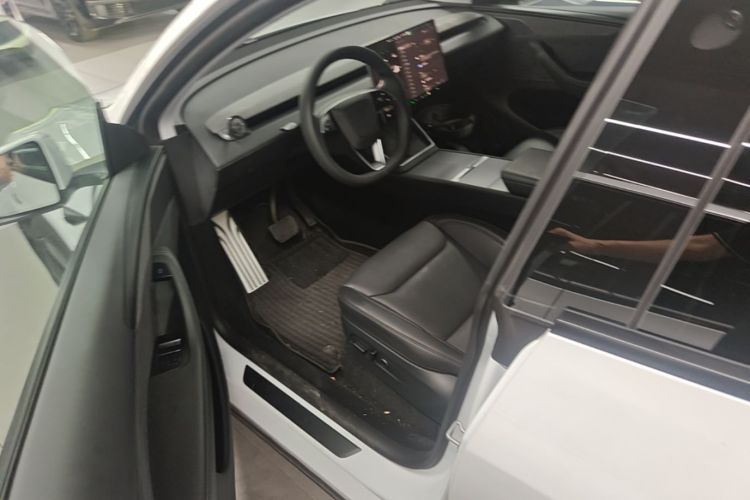 Tesla Model Y 2025 #16 Tesla Model Y 2025 immagine di auto #16