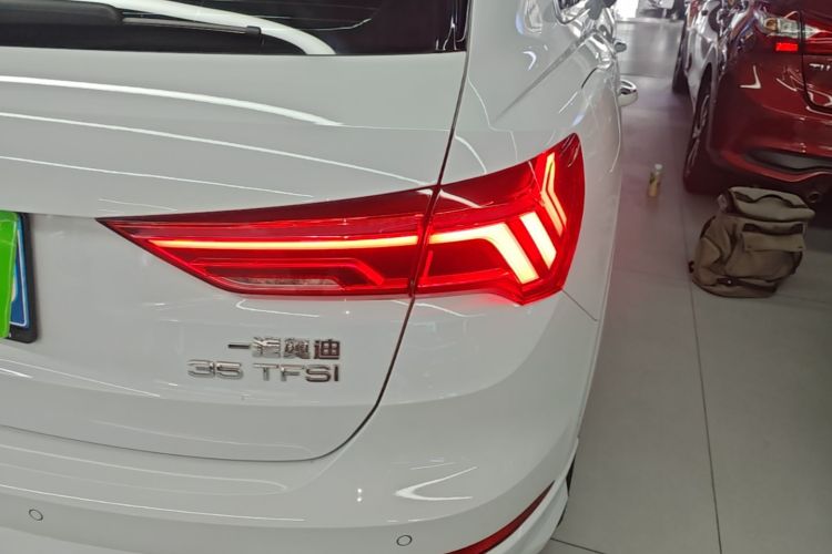 Audi Q3 2024 car image #8