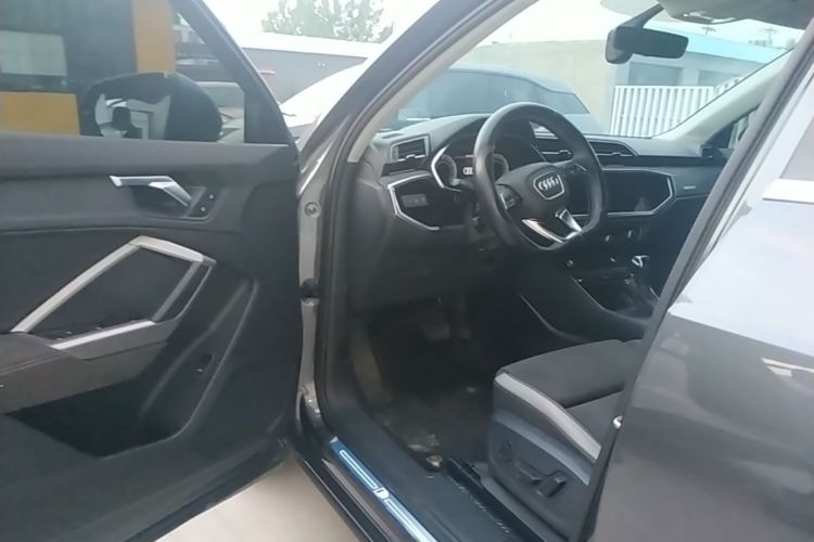 Audi Q3 2022 car image #16