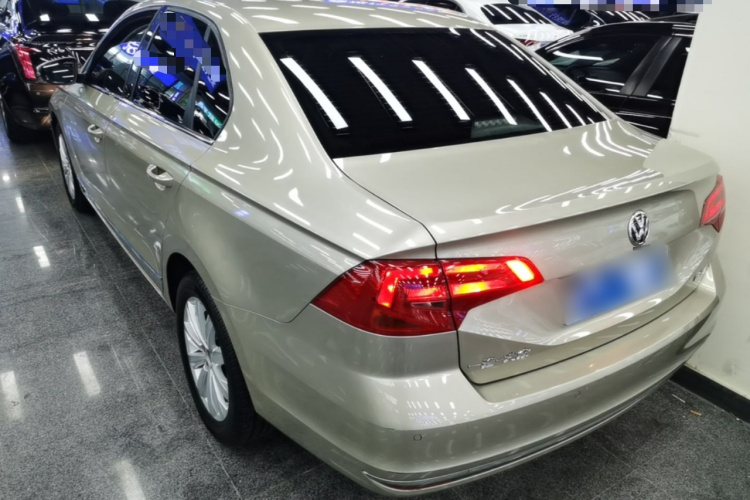 Volkswagen Bora 2016 car image #7
