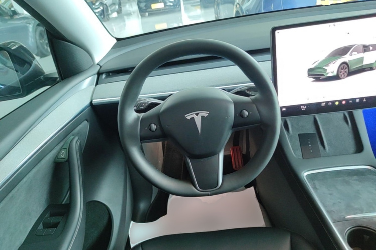 Tesla Model Y 2023 #15 Tesla Model Y 2023 car image #15