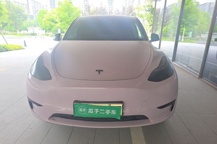 Tesla Model Y 2023 car image #3