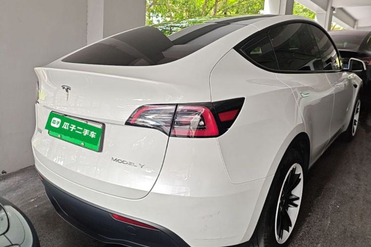 Tesla Model Y 2024 #3 Tesla Model Y 2024 car image #3