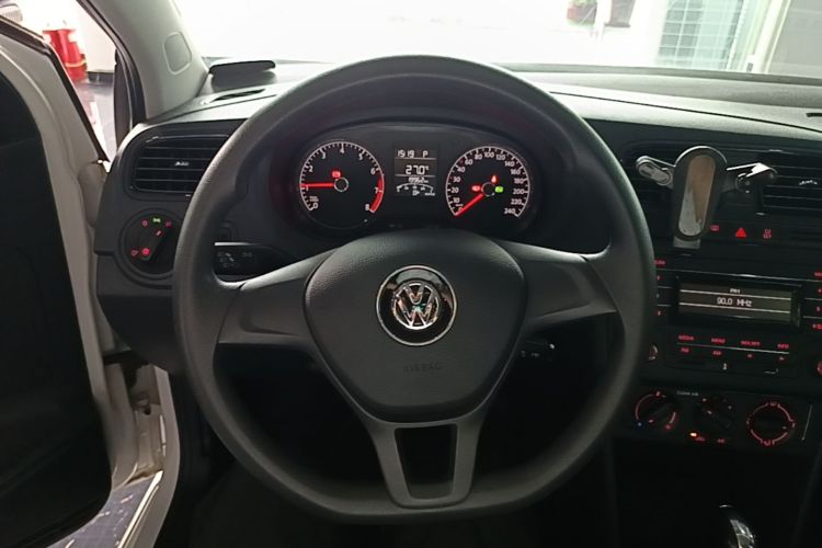 Volkswagen Polo 2019 car image #11