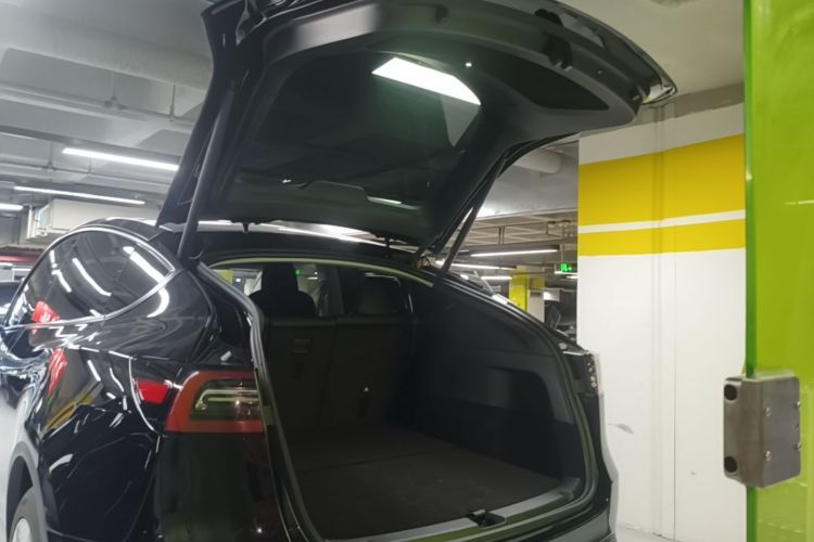 Tesla Model Y 2023 car image #21
