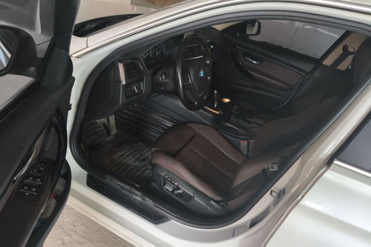 BMW 3 Series 2018 car image #13