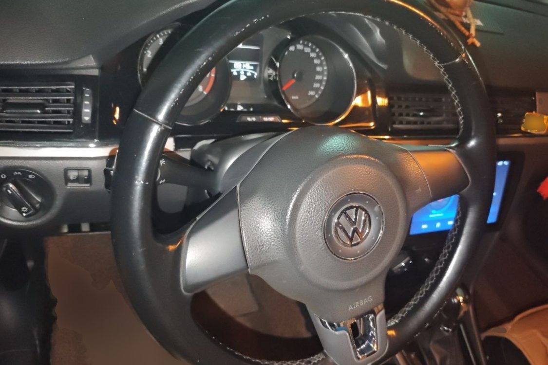 Volkswagen Bora 2012 car image #22