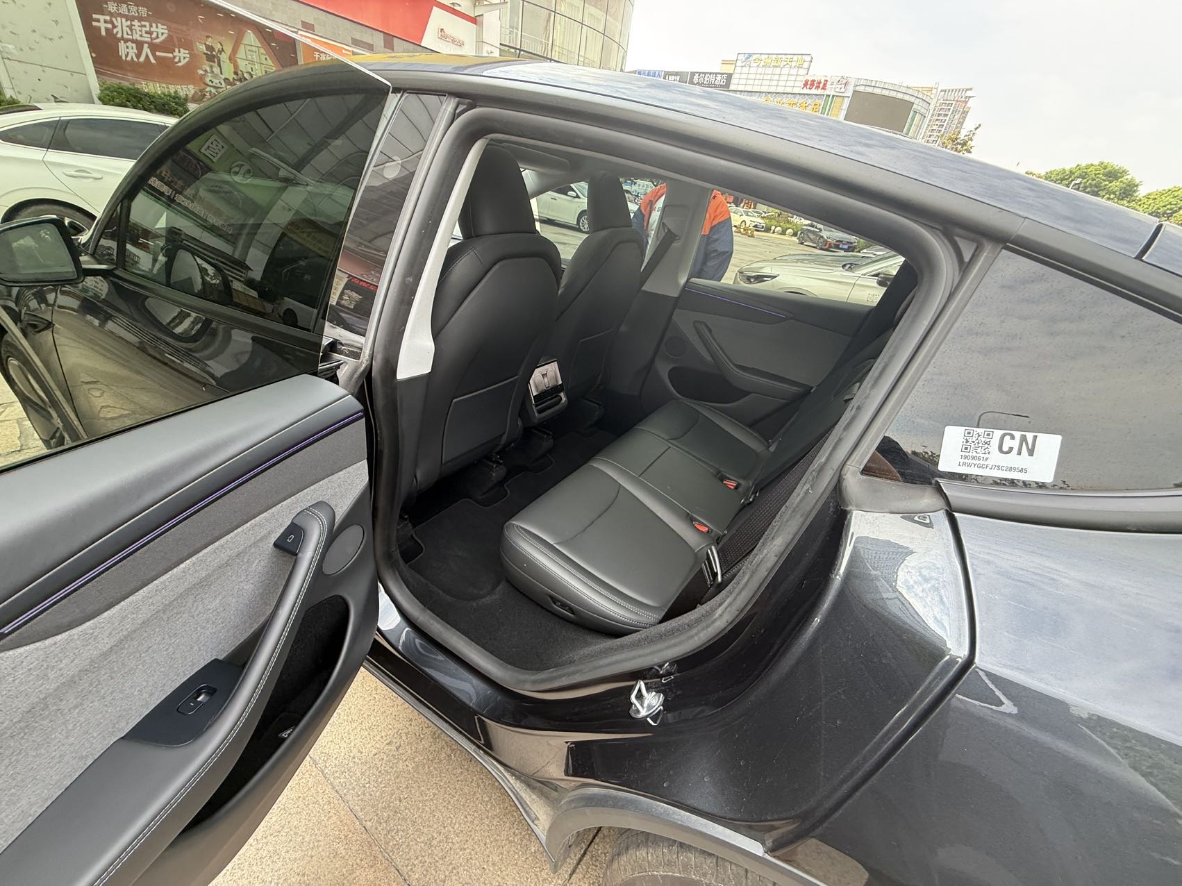 Tesla Model Y 2025 #4 Tesla Model Y 2025 car image #4