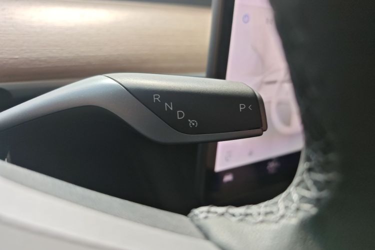 Tesla Model Y 2021 #18 Tesla Model Y 2021 car image #18