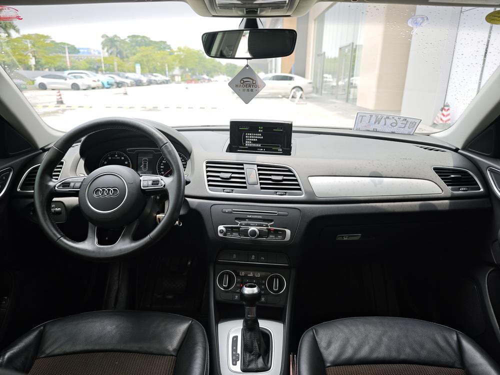 Audi Q3 2018 car image #11