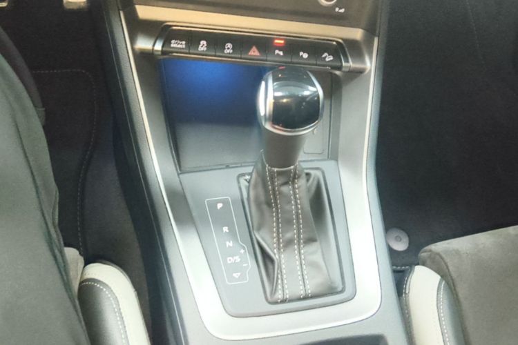 Audi Q3 2021 car image #14