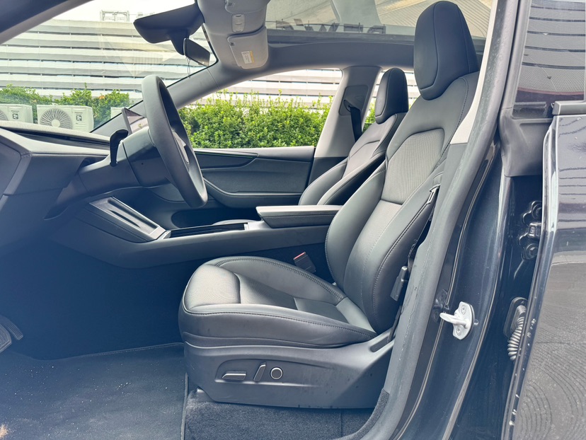 Tesla Model Y 2025 car image #4
