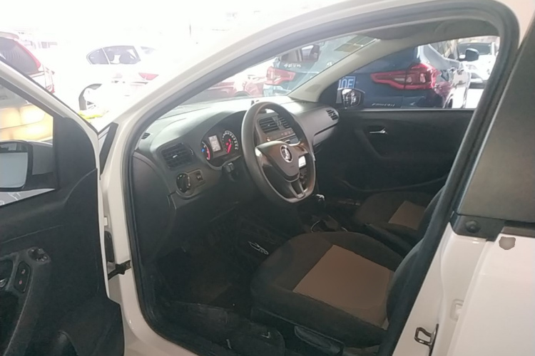 Volkswagen Polo 2019 car image #16