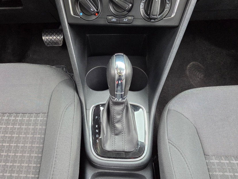Volkswagen Polo 2017 car image #9
