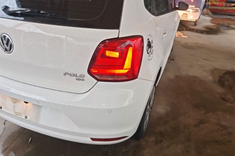 Volkswagen Polo 2016 car image #8