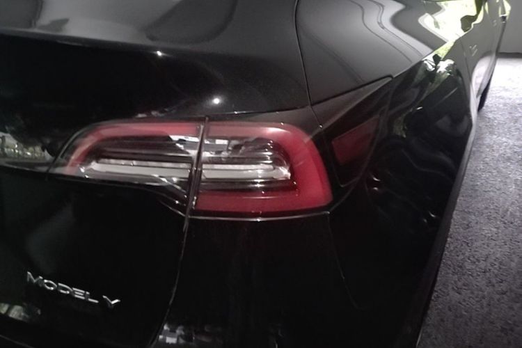 Tesla Model Y 2022 #8 Tesla Model Y 2022 car image #8