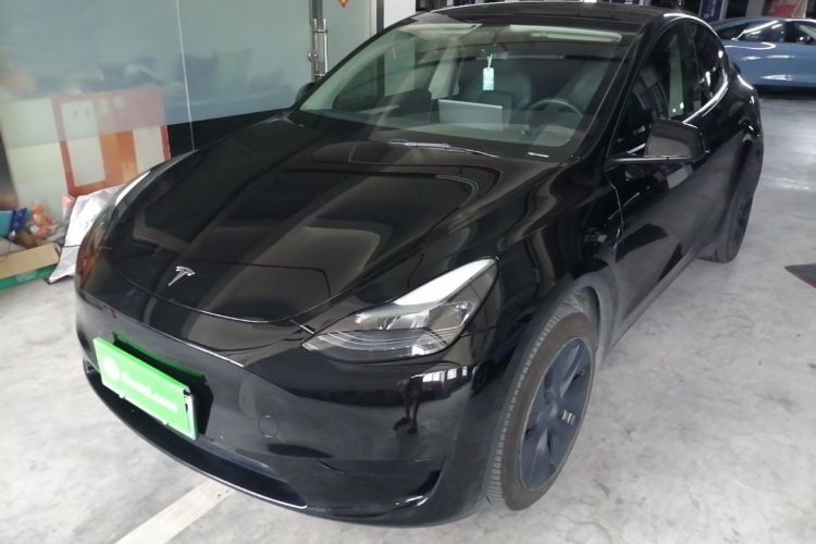 Tesla Model Y 2023 car image #2