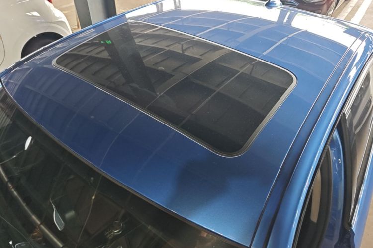 BMW 3 Series 2019 car image #25