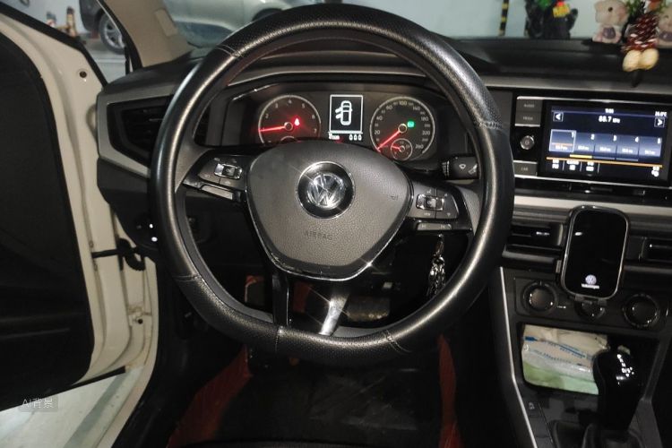 Volkswagen Polo 2020 car image #12