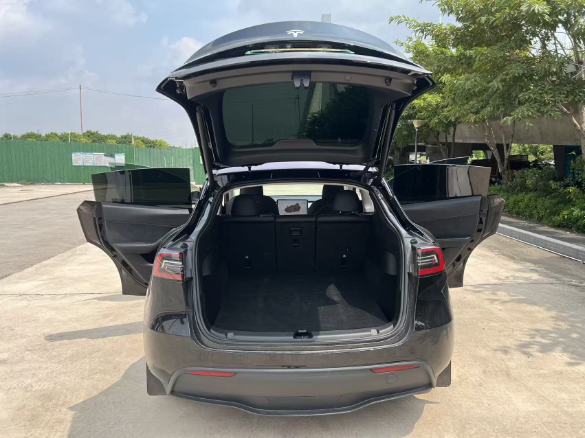 Tesla Model Y 2023 #7 Tesla Model Y 2023 car image #7