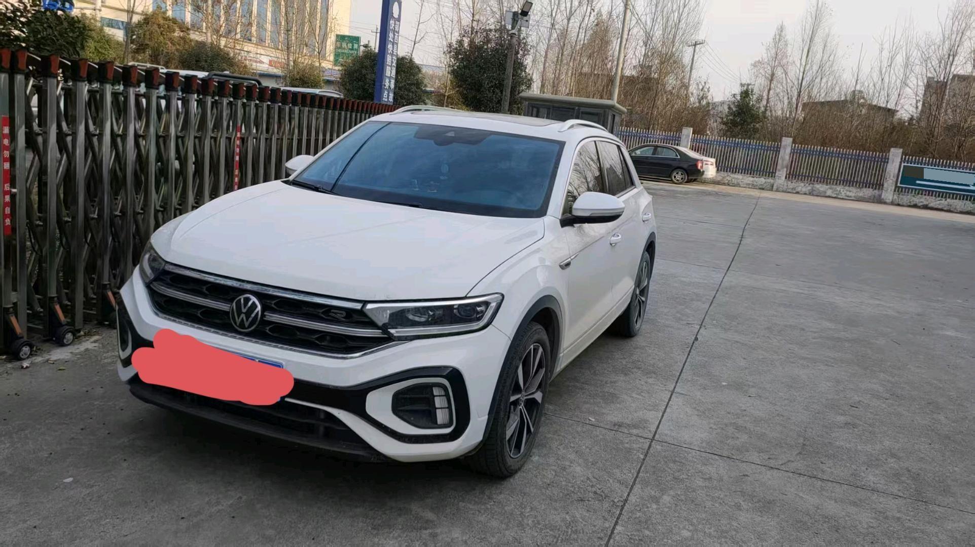 Volkswagen T-Roc 2024 car image 