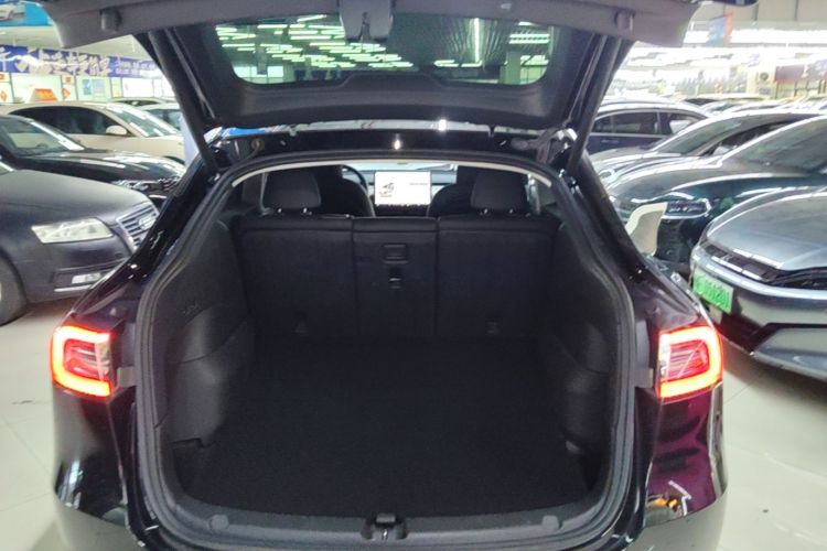 Tesla Model Y 2023 car image #21