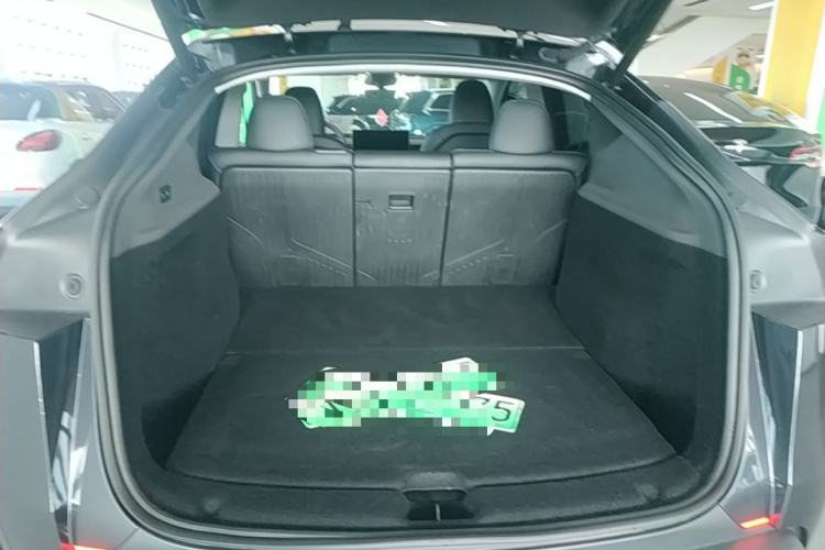 Tesla Model Y 2025 car image #19