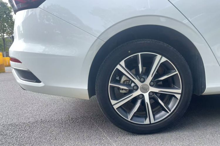 GEELY Emgrand 2022 изображение автомобиля #5