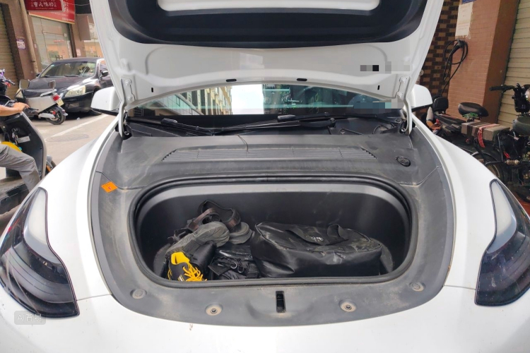 Tesla Model Y 2023 car image #22