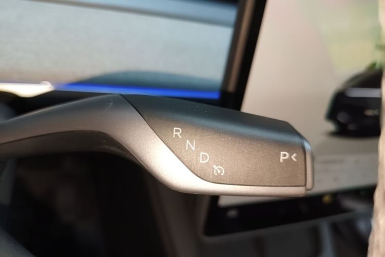 Tesla Model Y 2024 #18 Tesla Model Y 2024 car image #18