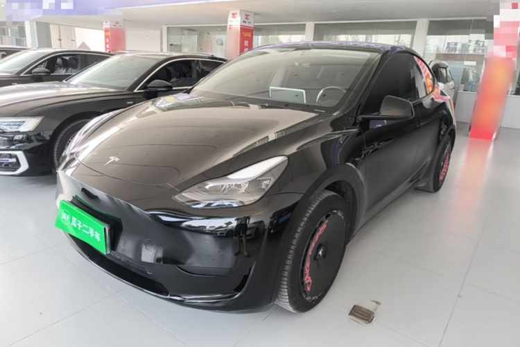 Tesla Model Y 2023 car image #2