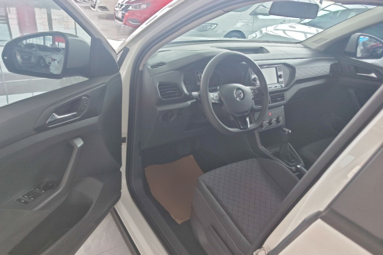 Volkswagen T-Cross 2021 immagine di auto #12